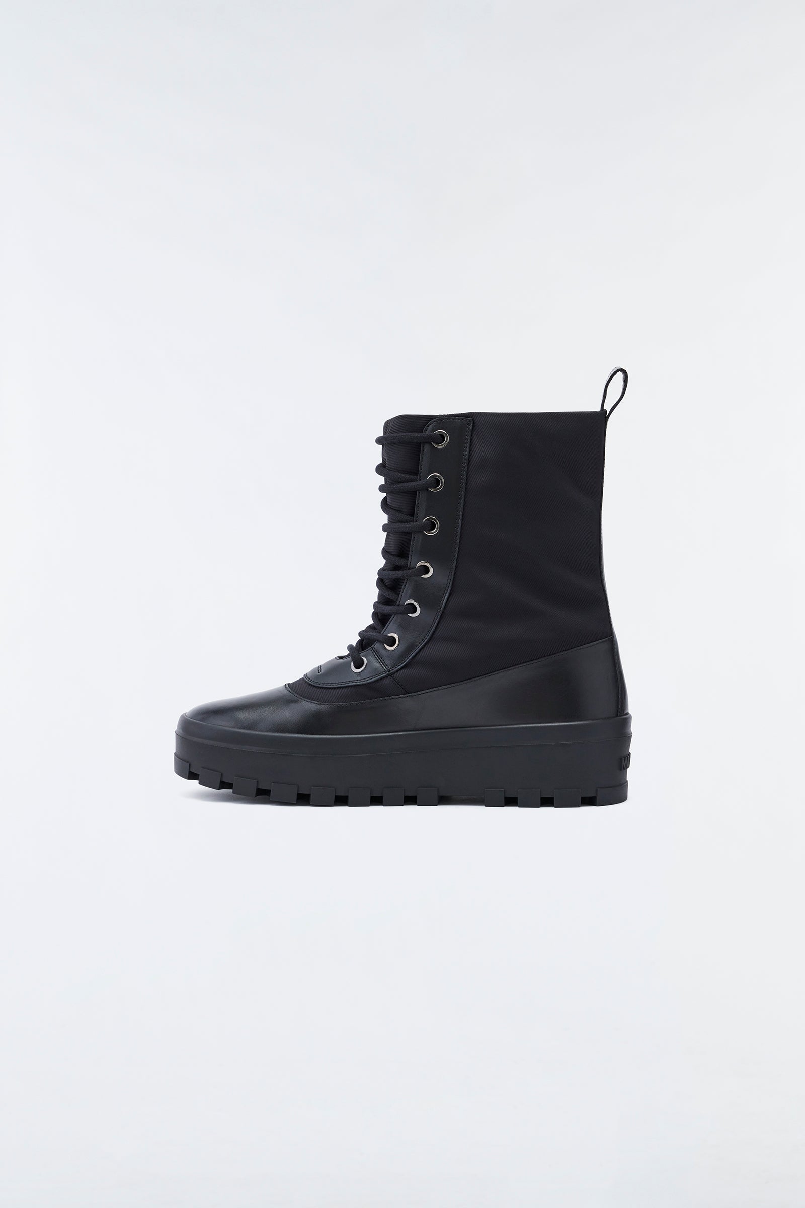 Hero-MU, Unlined winter boot with Mackage signature lug tread for