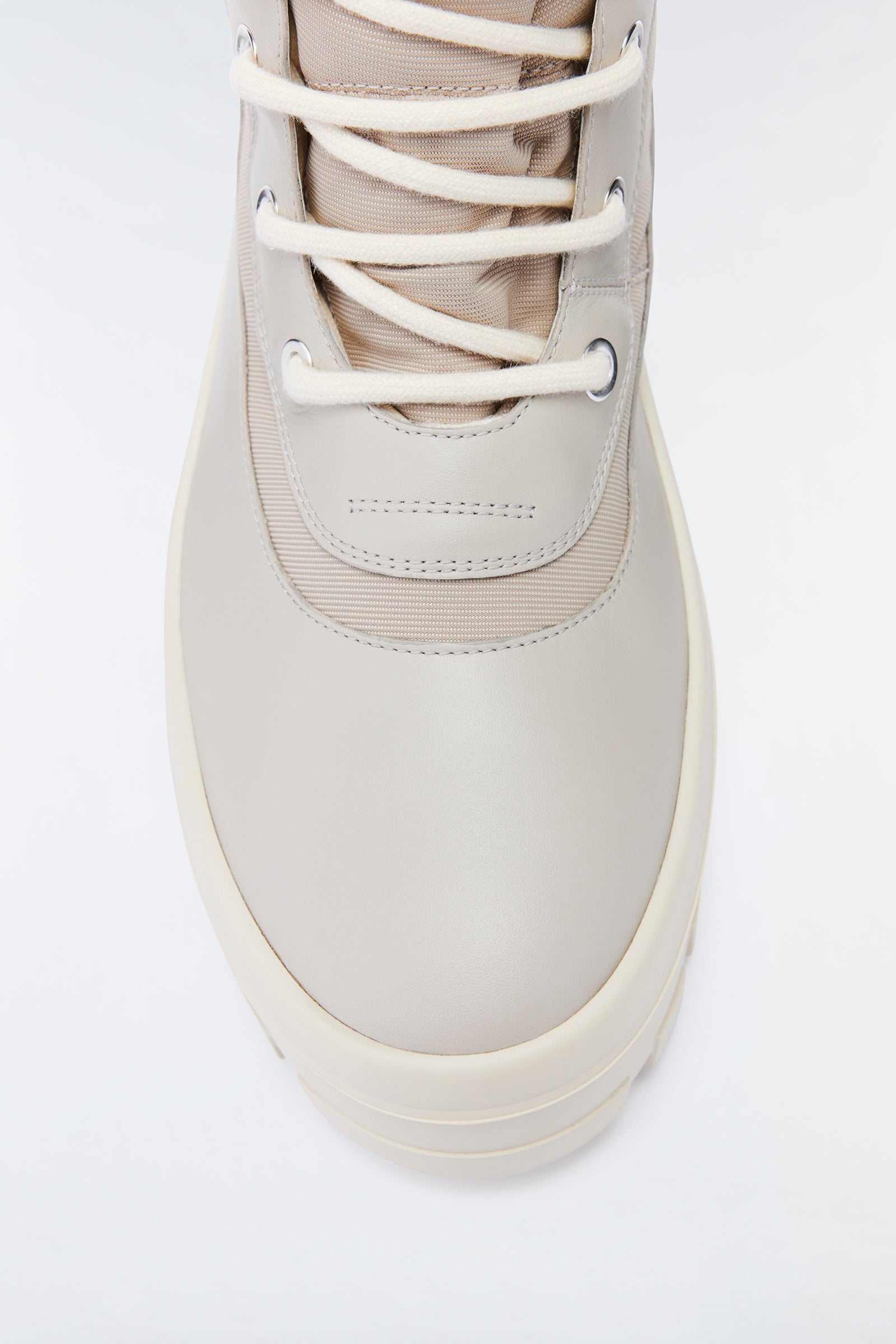 Hero-MU, Unlined winter boot with Mackage signature lug tread for